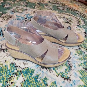 Clarks Rosamund Suede Slingback Strappy Taupe Wedge Sandals, Size 6M